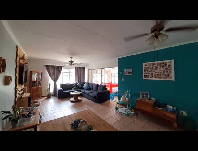 3 BEDROOM TOWNHOUSE FOR SALE IN FLORAUNA